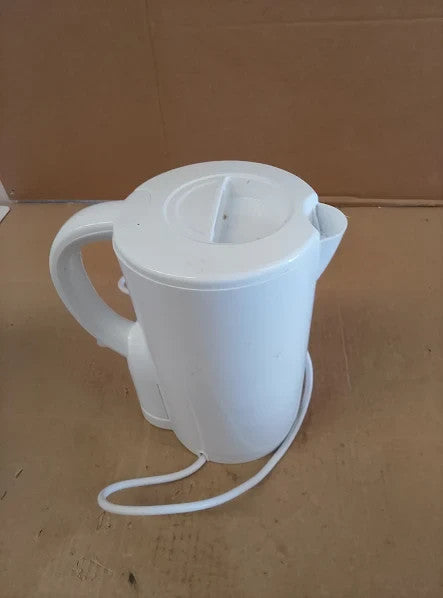 Pifco White Essentials Kettle 1.7L Quick Boil Compact Auto Shutoff White