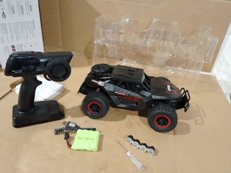 Remote Control Car 2.4Ghz Rechargeable Batteries 7.4V 31.5x19.3x11.9cm 8+ New