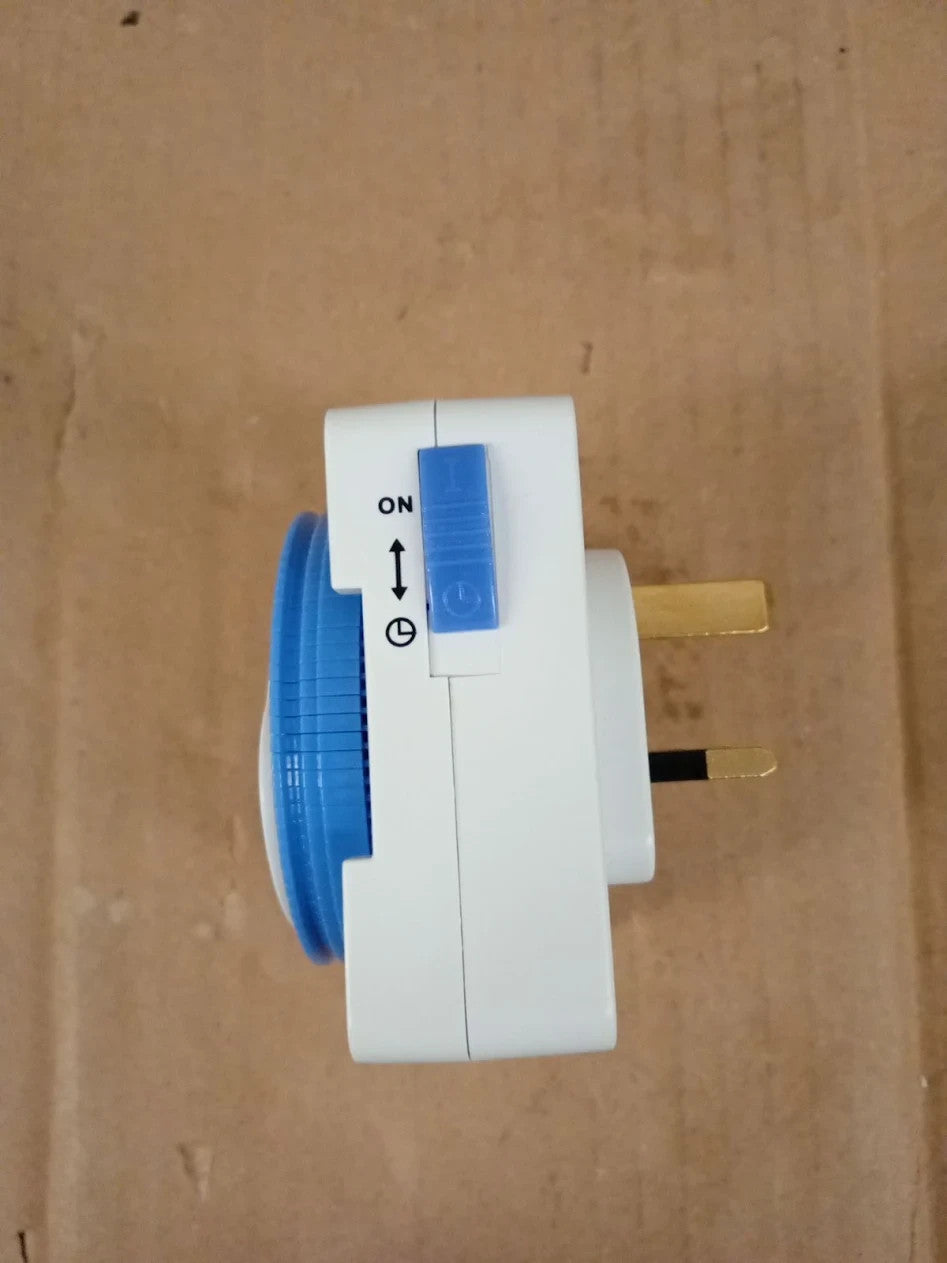 Status S24HRSQT4 Timer Switch Square 24 Hour Segment Light White UK Plug