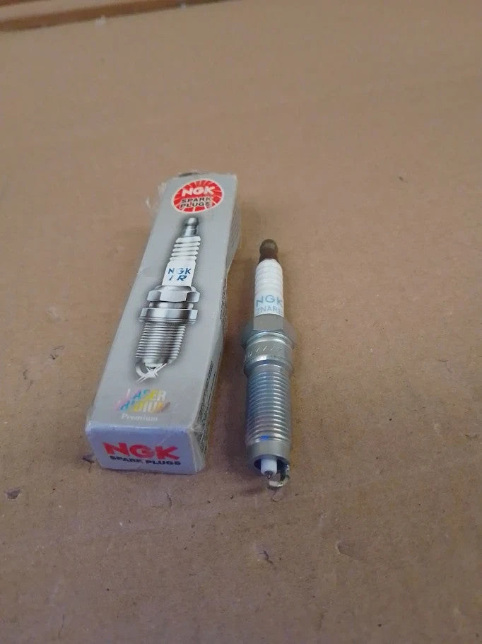 NGK Spark Plug Laser Iridium 93593 Ceramic Metal SILZNAR8C7H New