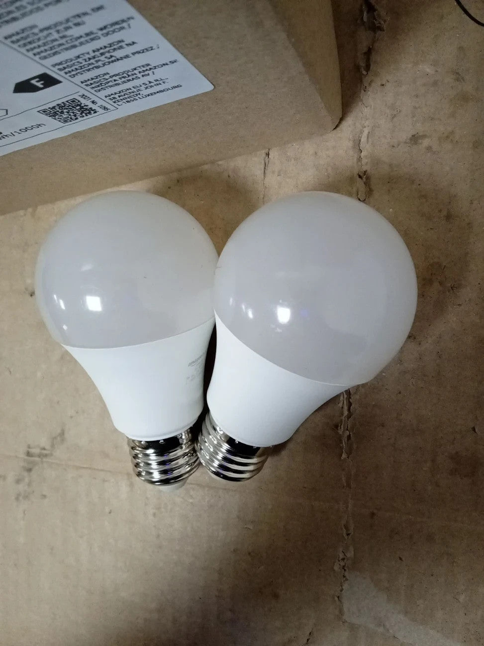 Amazon Basics LED E27 Edison Screw Bulb 10W Cool White 2 Pieces Non Dimmable New
