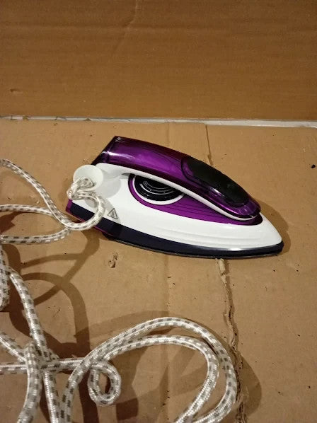 Quest 34030 1000W Steam Iron Ergonomic Handle 50ml Water Tank 20x9cm