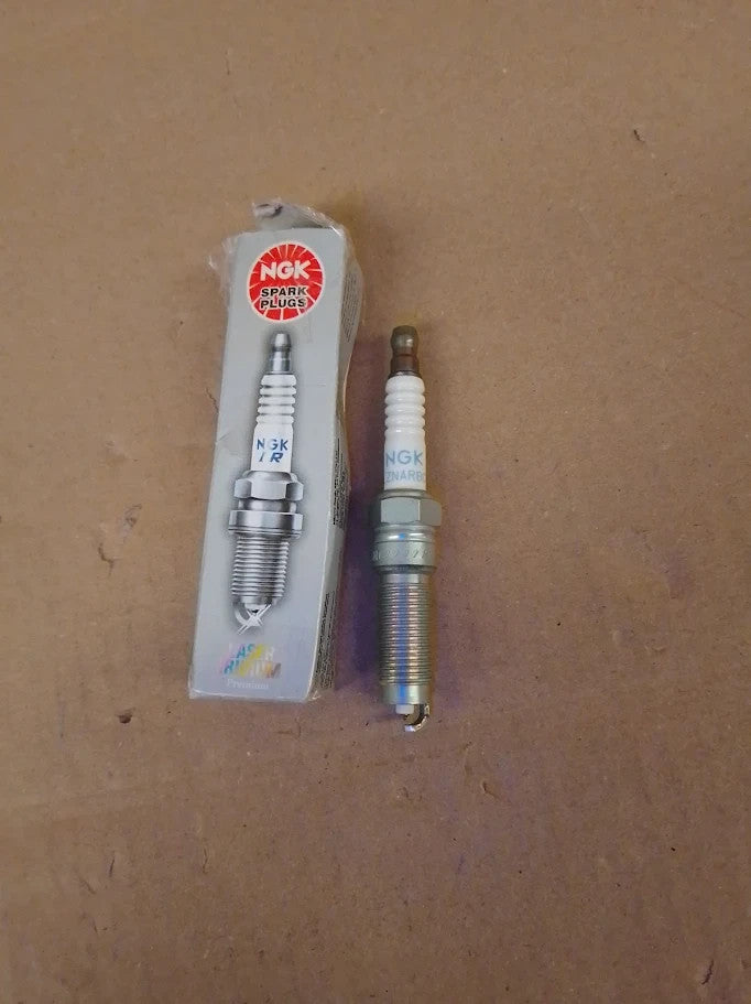 NGK Spark Plug Laser Iridium 93593 Ceramic Metal SILZNAR8C7H New