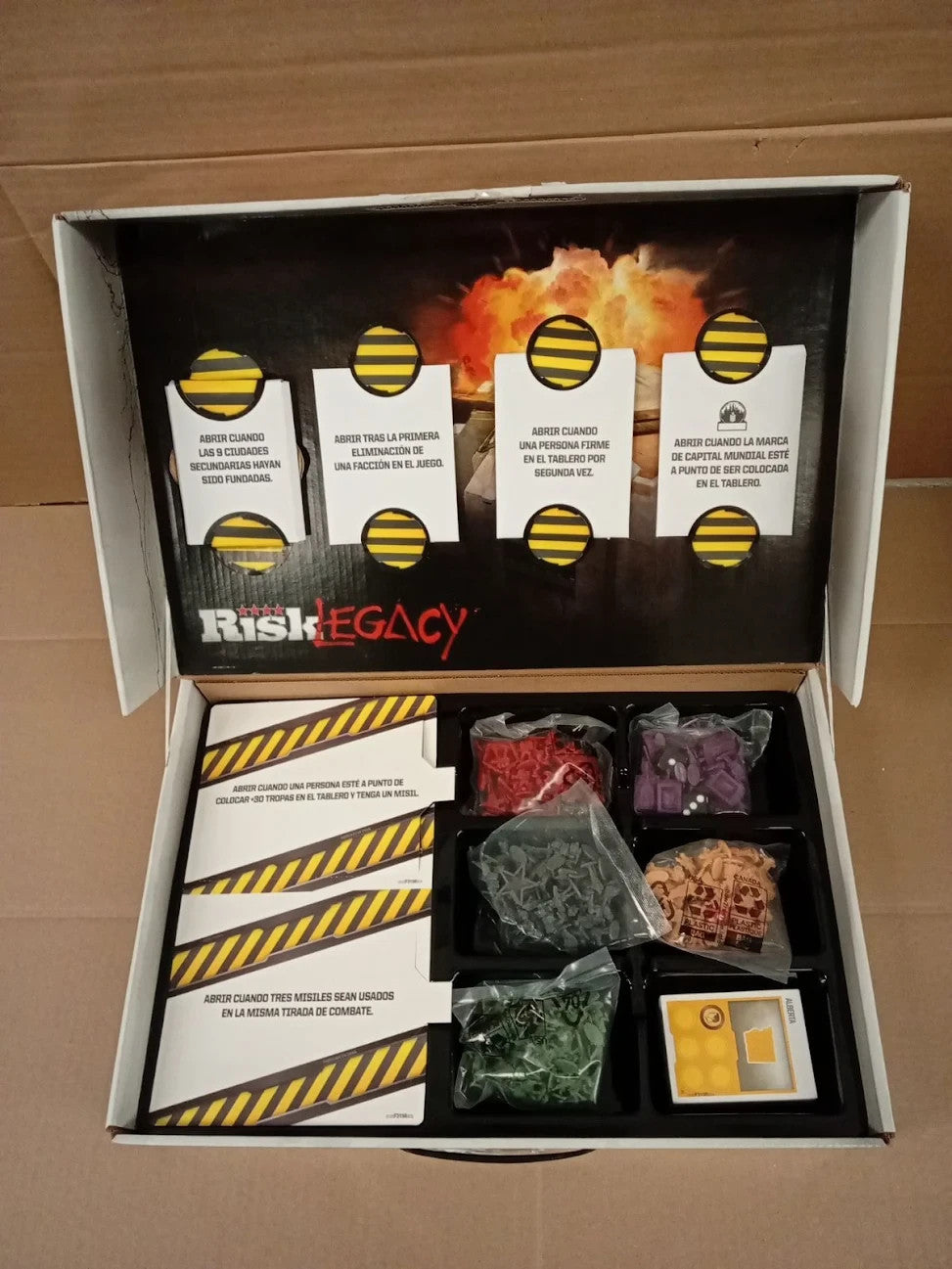 Hasbro Gaming Risk Legacy Board Game 6 Players Ages 15+ Cardboard Papier New