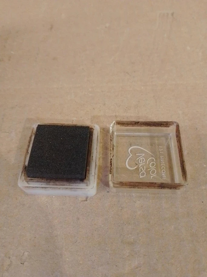 Tsukineko Versa Color Small Size Ultimate Pigment Pinecone Ink Pad