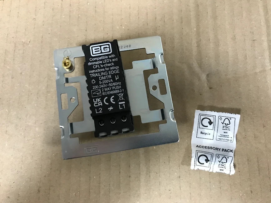 BG Electrical Intelligent Single Wall Dimmer Switch 2 Way PCDDB81B 200W New
