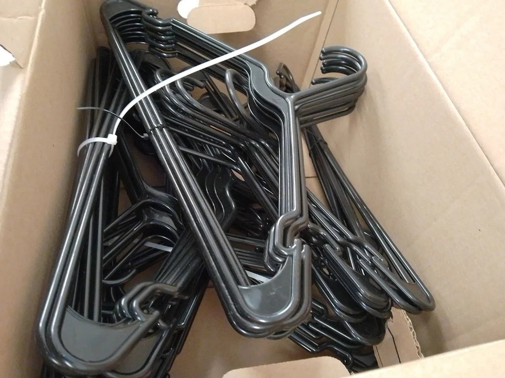 Amazon Basics Plastic Clothes Hangers Adult Size 41Wx23H Black Anti Slip New
