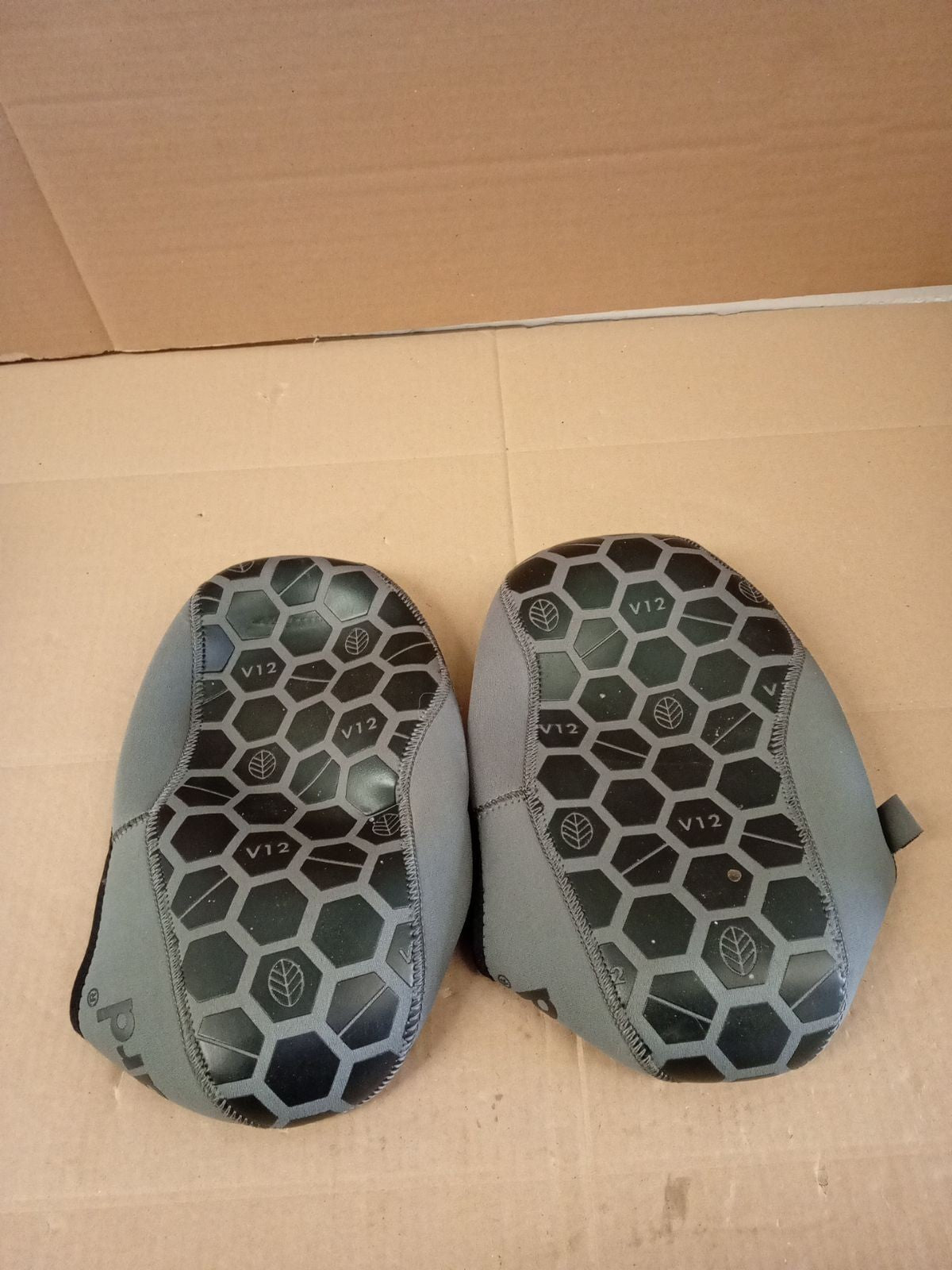 V12 Mukguard Reusable Overshoes Washable Slip Resistant UK Shoe Size 3-4 XS