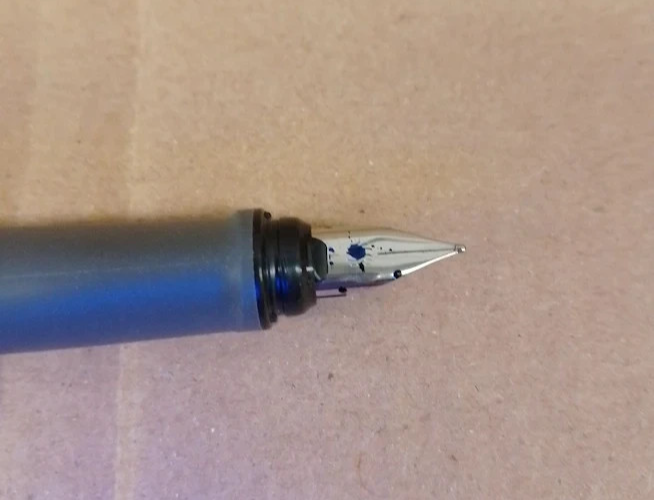 Schneider Ray Fountain Pen Left Handed Royal Blue Ink Cartridge Modern Design