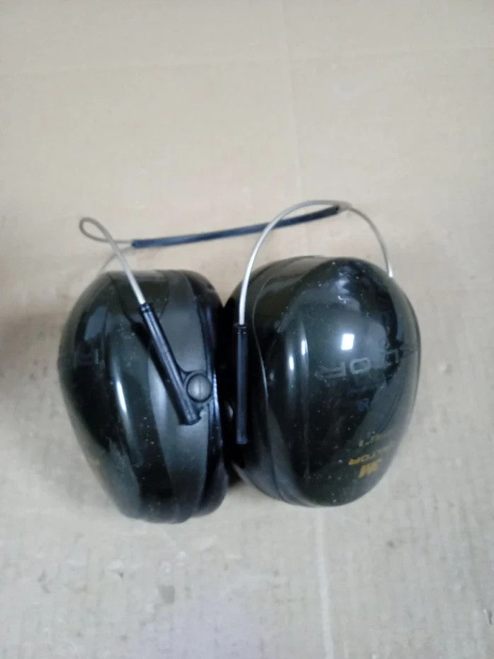 3M PELTOR Optime II Earmuffs 31dB Neckband Hearing Protection Green Design