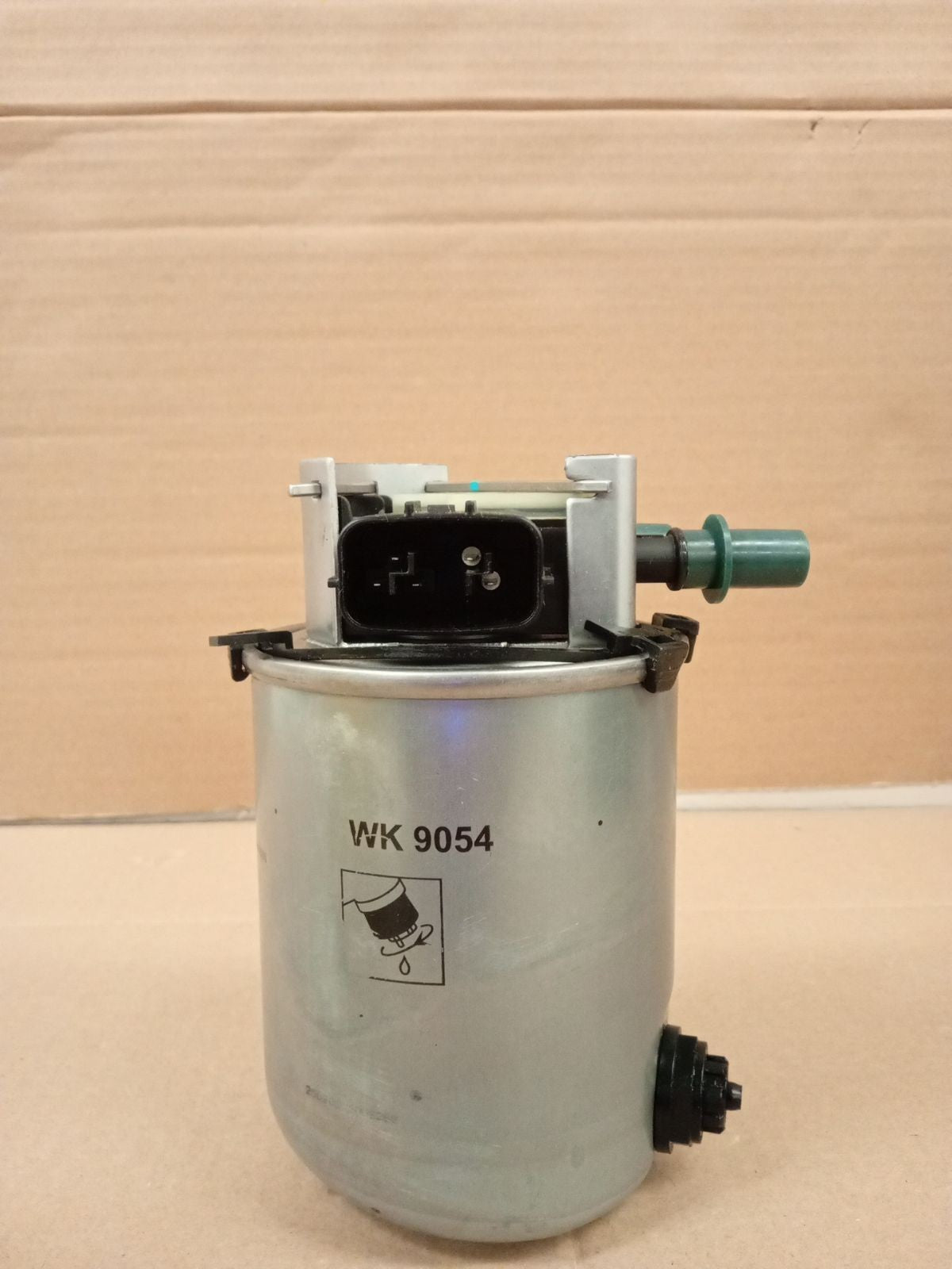 MANN FILTER WK 9054 Fuel Filter Cars + Transporters Replacement Part
