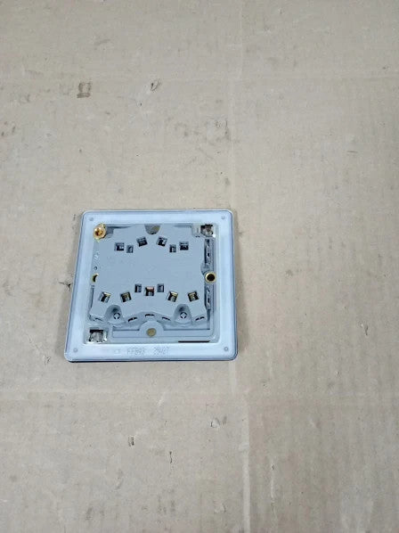 BG Electrical Triple Wall Light Switch 2 Way Screwless Front Plate Slim New