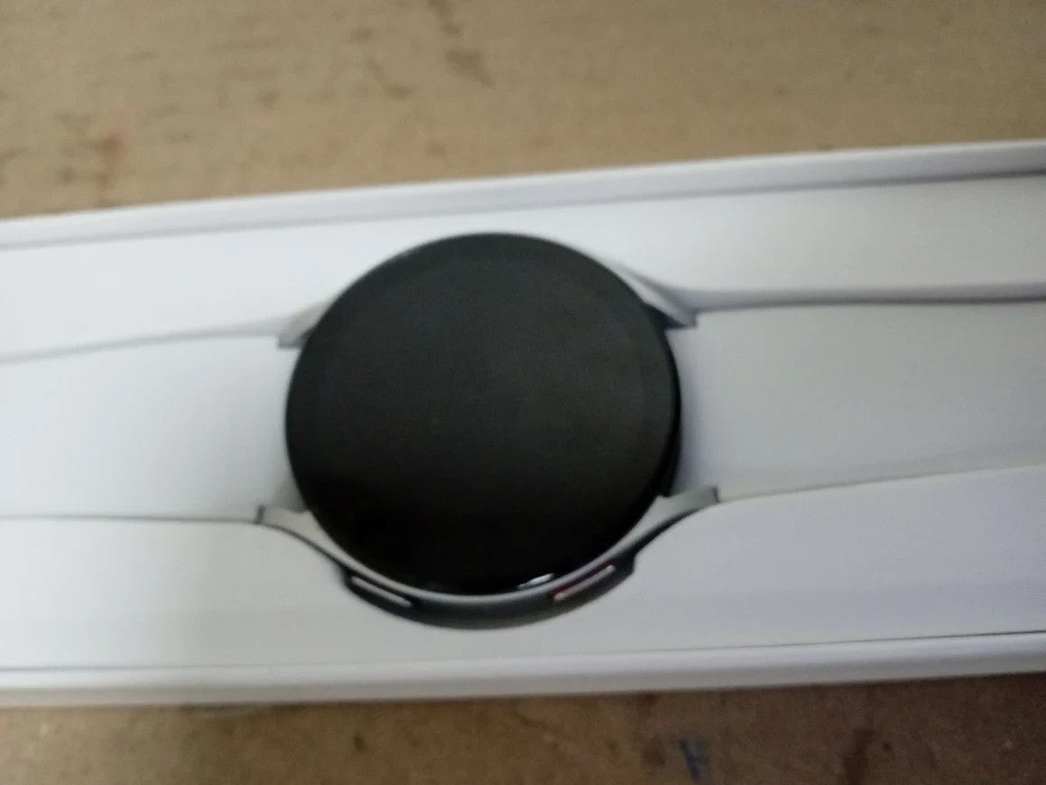 Samsung Galaxy Watch5 Smartwatch Health Functions Fitness Tracker 44mm New