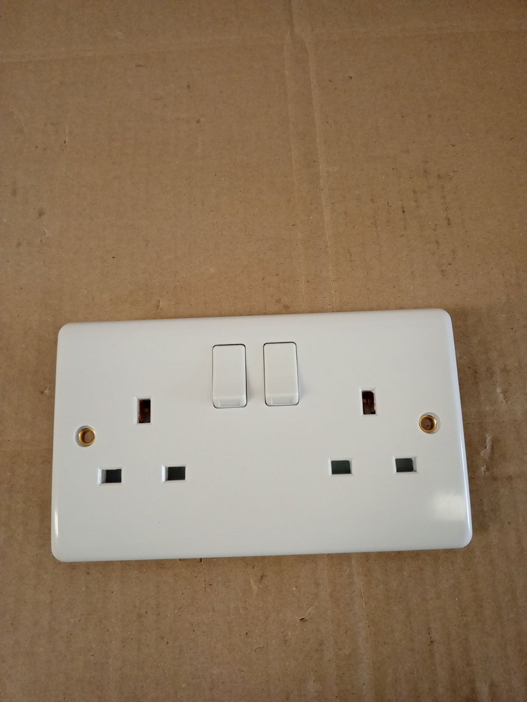 Knightsbridge CU9000 Curved Edge 13A 2 Gang DP Switched Socket White New