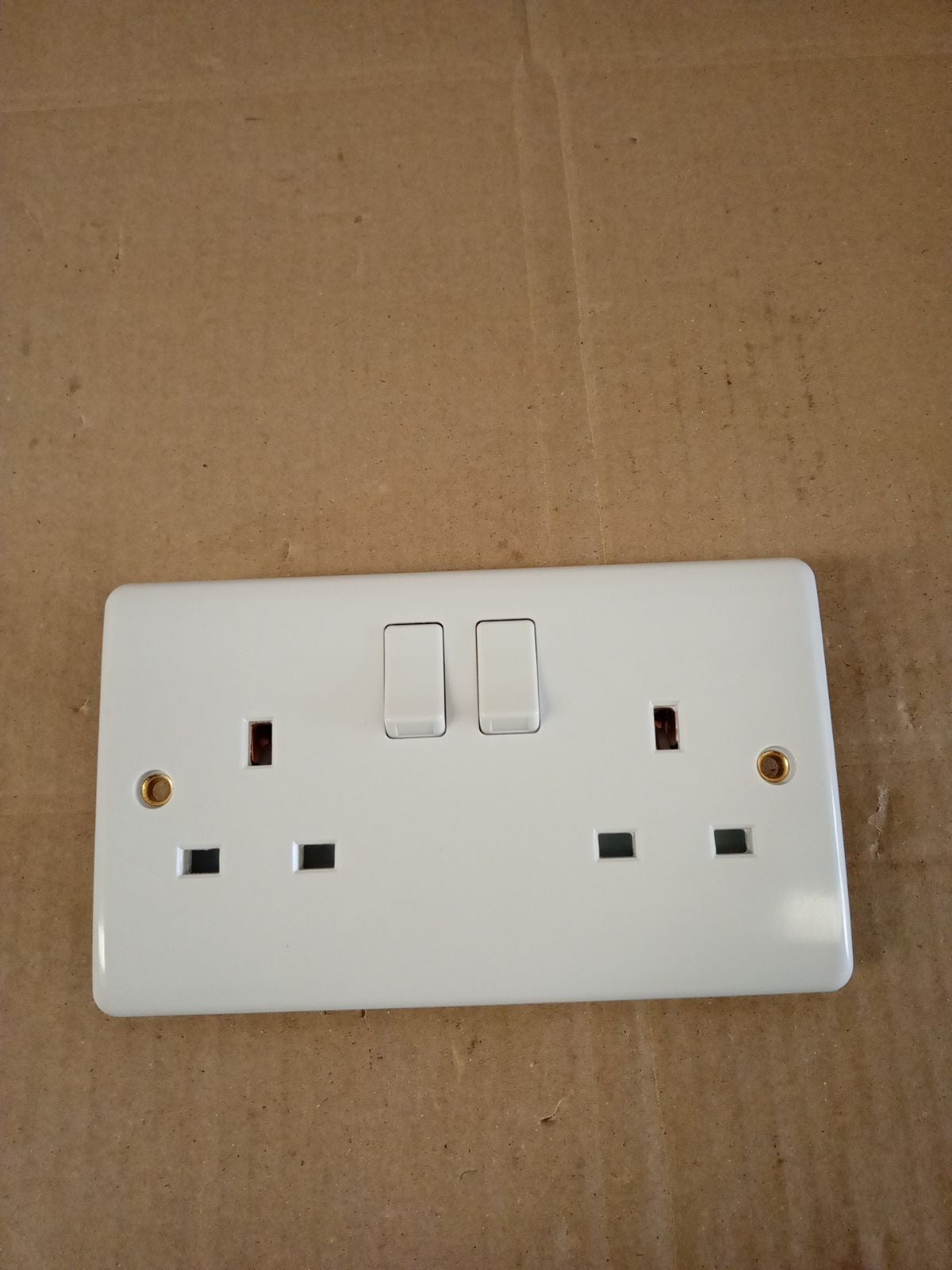 Knightsbridge CU9000 Curved Edge 13A 2 Gang DP Switched Socket White New