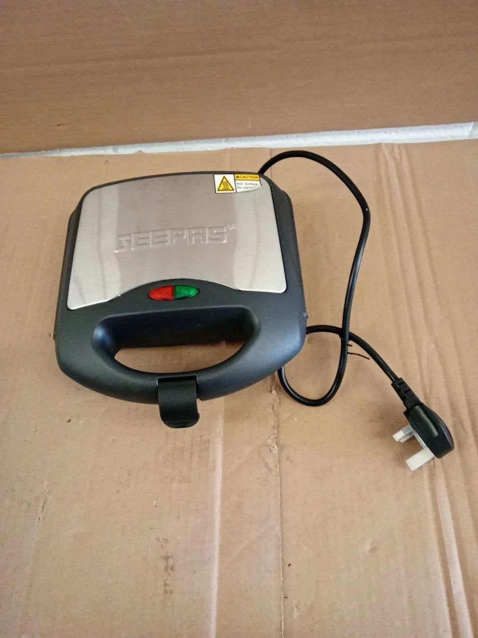 Geepas 750W Doughnut Maker Machine 8 Hole Stainless Steel Donut Maker Non Stick