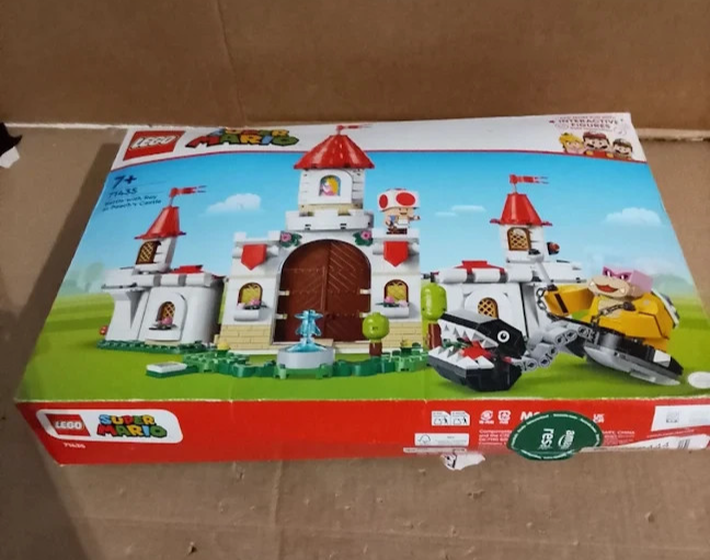 LEGO Super Mario 71435 Battle Roy Peach’s Castle Set 3 Figures 7+ Design New