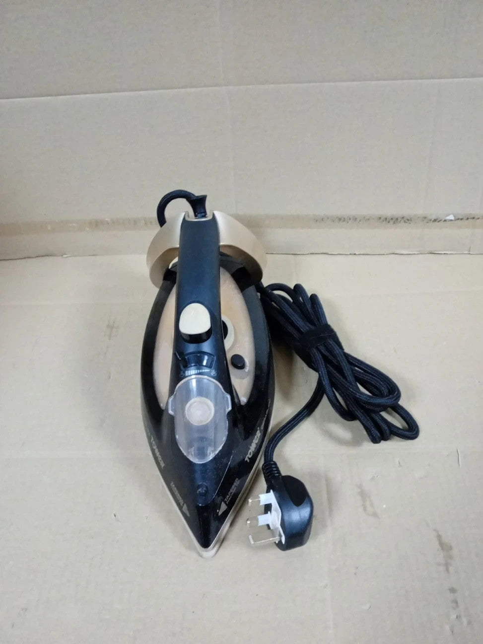 Tower T22021GLD Ceraglide Steam Iron Fast Heat Up Long Power Cord 3100W New