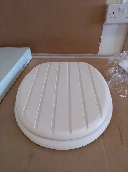 Argos Home Tongue Groove Style Toilet Seat Adjustable White 45x37.3x5.3cm New