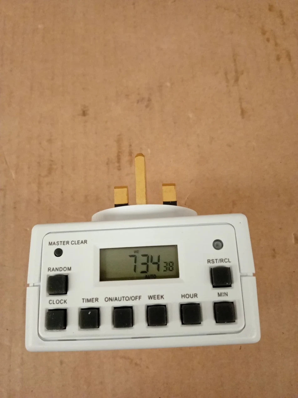 STATUS Timer 7 Day Digital Timer Light Switch White UK Plug S7DDT3 10x5x10cm