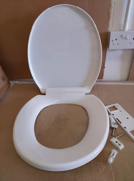 Home White Anti Bac Toilet Seat Adjustable Plastic Hinges 45.1x36x6.4cm New