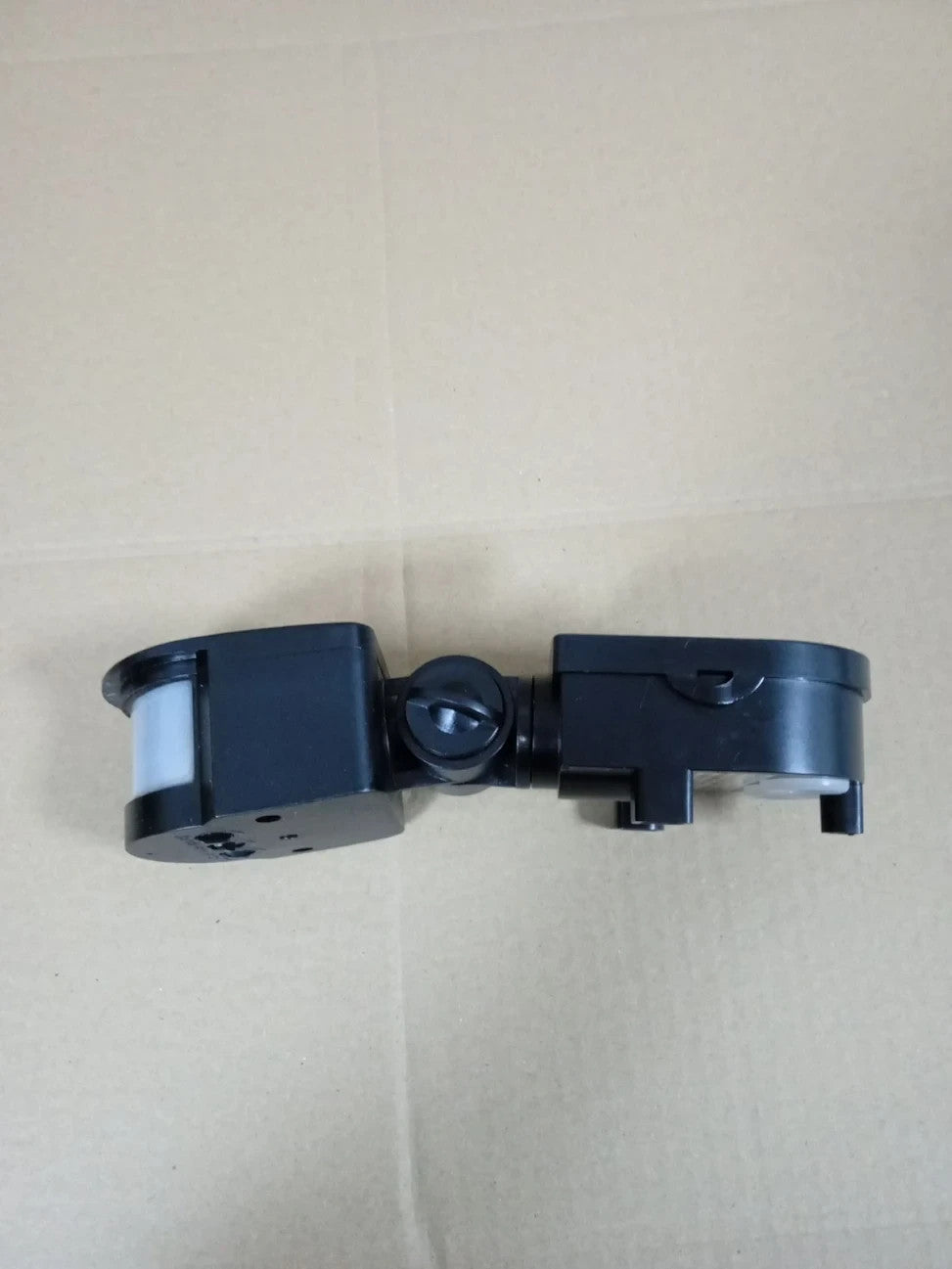 Luceco LGIP44WSB01 LED Tilt Swivel PIR Motion Sensor Wall Mounted Lighting 180°