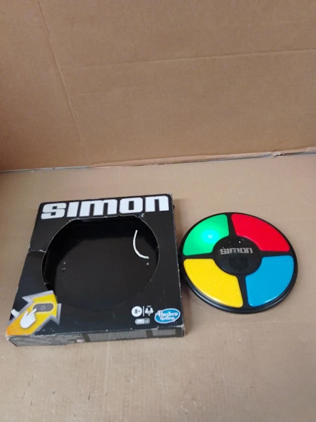 Hasbro Gaming Simon Electronic Memory Game Handheld Light Sound 8+