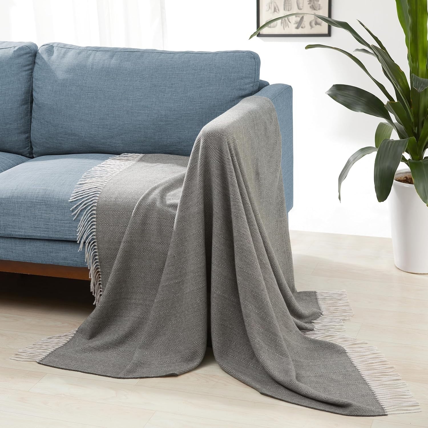 Amazon Basics Lightweight Recycled Polyester Sofa Throw Blanket 127x152cm Grey