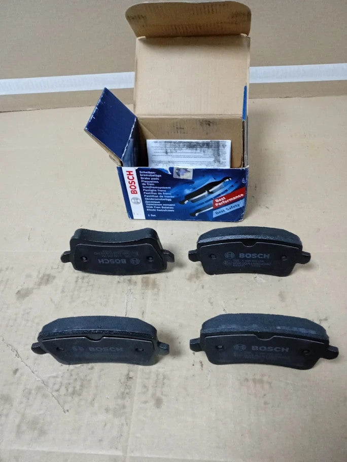 Bosch BP1126 Brake Pads Car Rear Axle Quality Reduced Noise Dust 4Pad New