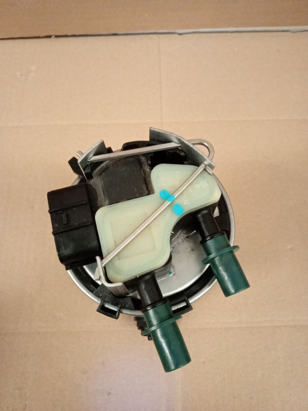 MANN FILTER WK 9054 Fuel Filter Cars + Transporters Replacement Part