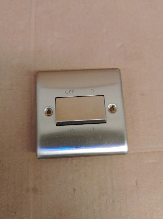BG Electrical 3 Pole Fan Isolator Switch 10 Amps 250 Volts 8.6x2.3x8.6cm New