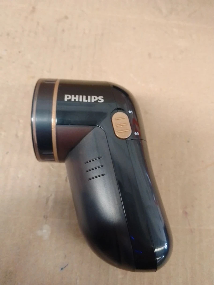 Philips Fabric Shaver Lint Remover 8800rpm Safe Clothes Removes Pills GC026/80