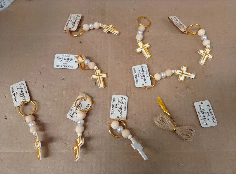 IzoeL 8 Cross Keychain Set Gifts Cards First Holy Communion Keepsakes 10x10x1cm