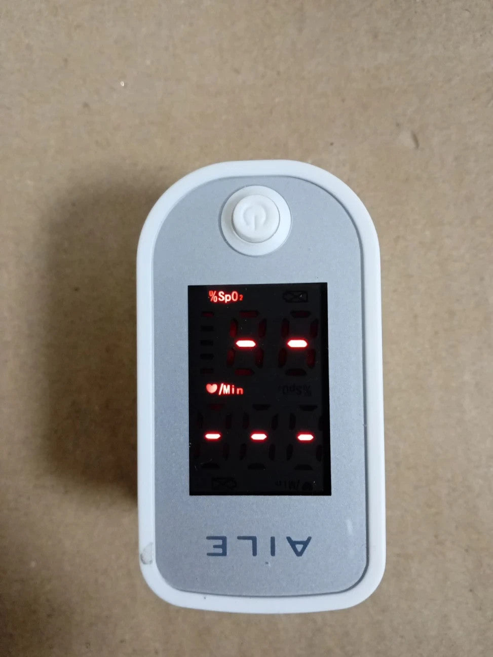 AILE Pulse Oximeter Oxygen Meter Adults Accurate Fast Easy Larger Red Screen