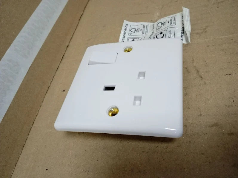 BG Electrical Single Switched Power Plug Wall Socket Round Edge Nexus 800 New
