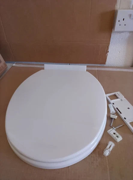 Home White Anti Bac Toilet Seat Adjustable Plastic Hinges 45.1x36x6.4cm New