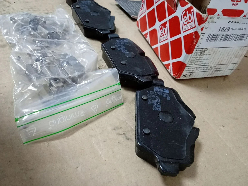 Febi Bilstein 16560 Brake Pad Set With Fastening Material 1 Unit New