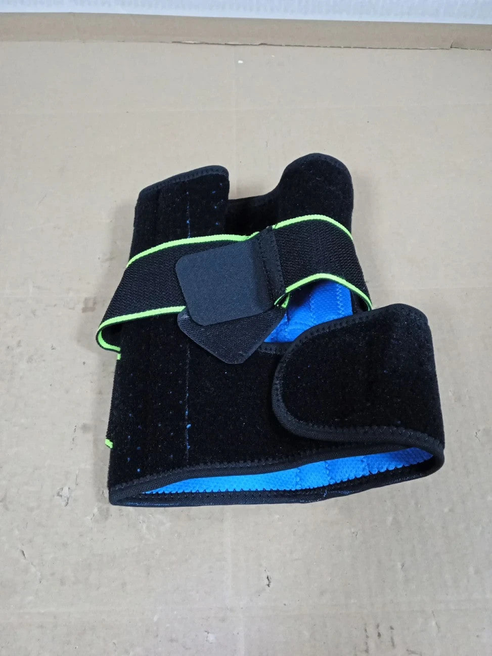 Bodyprox Knee Brace Side Stabilizers & Patella Gel Pads Support Small/Medium