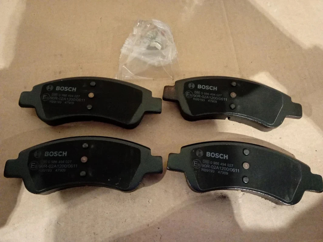 Bosch BP318 Front Brake Pads 4 Pieces Car ECE R90 Low Noise Dust Durable Design