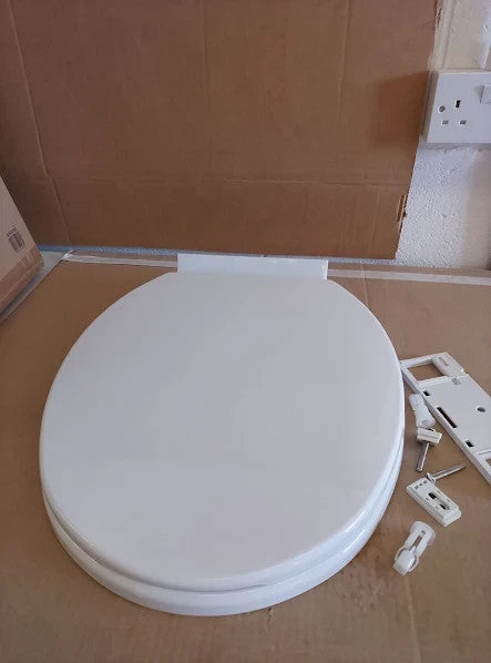 Home White Anti Bac Toilet Seat Adjustable Plastic Hinges 45.1x36x6.4cm New