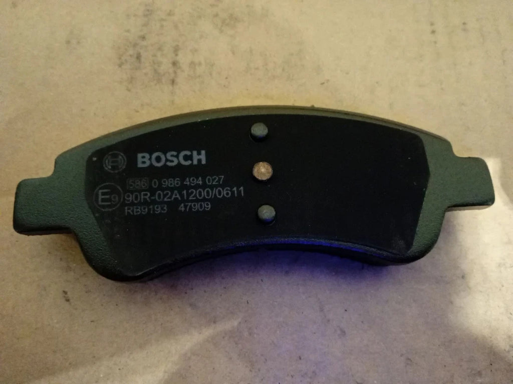 Bosch BP318 Front Brake Pads 4 Pieces Car ECE R90 Low Noise Dust Durable Design