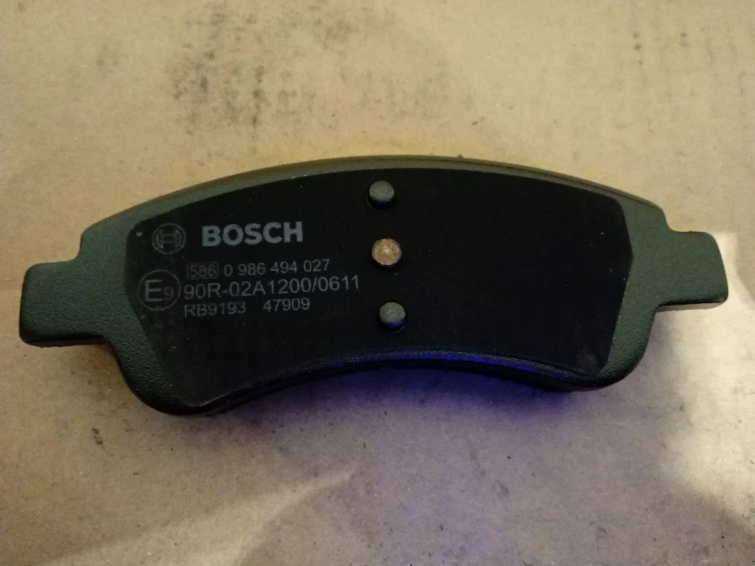 Bosch BP318 Front Brake Pads 4 Pieces Car ECE R90 Low Noise Dust Durable Design
