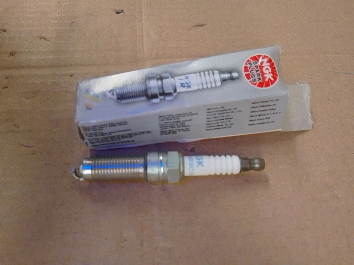 NGK Spark Plug SILZNAR8C7H Laser Iridium 93593 Ceramic Metal For Car New