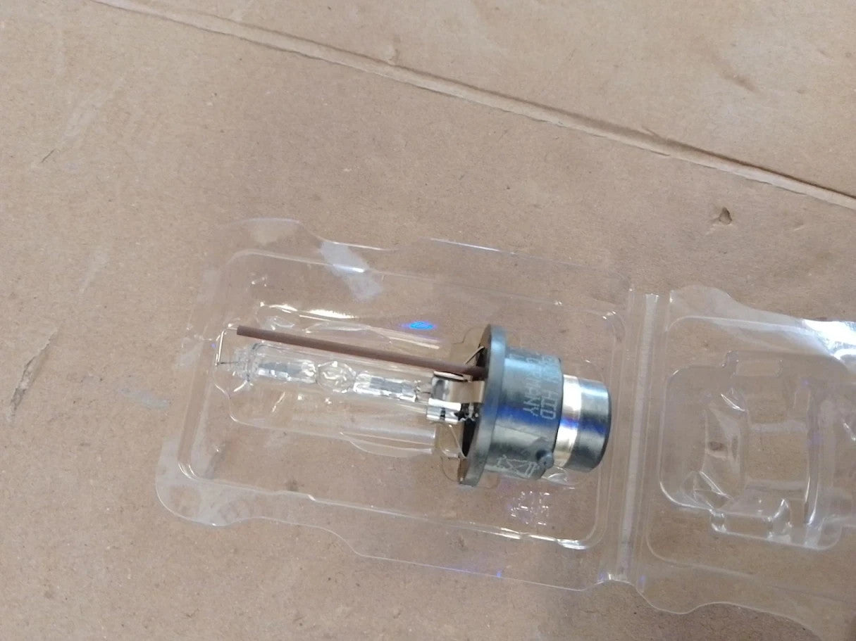Bosch D2S Xenon HID Bulb Car Headlights 35W 250% More Light Than Halogen New