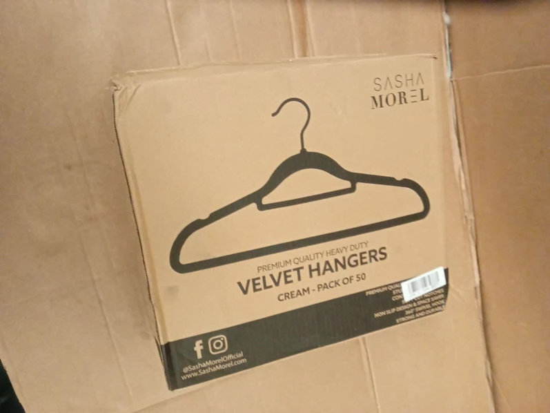 Sasha Morel 50 Pack Velvet Coat Hangers Non Slip Slim Design 23x0.6cm
