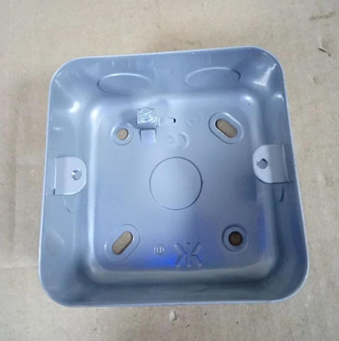 Knightsbridge M6300F Metal Clad 13A Switched Fused Spur Flex Outlet Silver