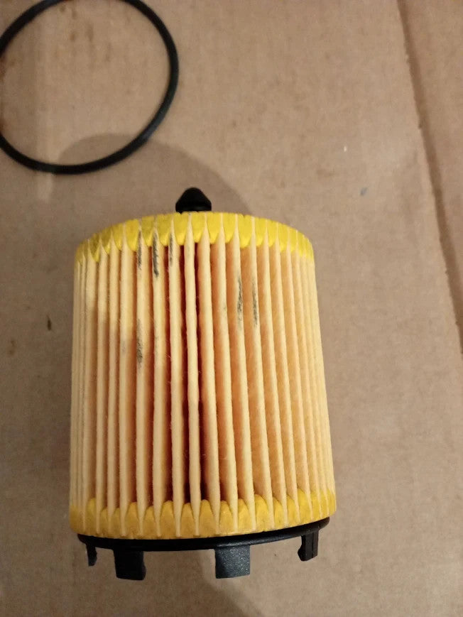 Mann Filter HU 6007 Oil Filter Cars Transporters Replacement Part 8.9x6.1x8.9cm