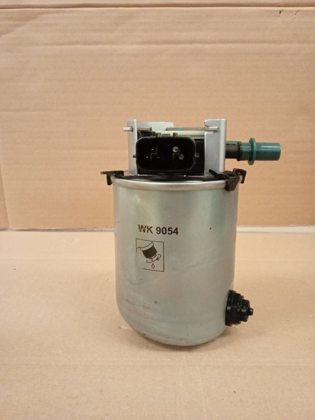 MANN FILTER WK 9054 Fuel Filter Cars + Transporters Replacement Part