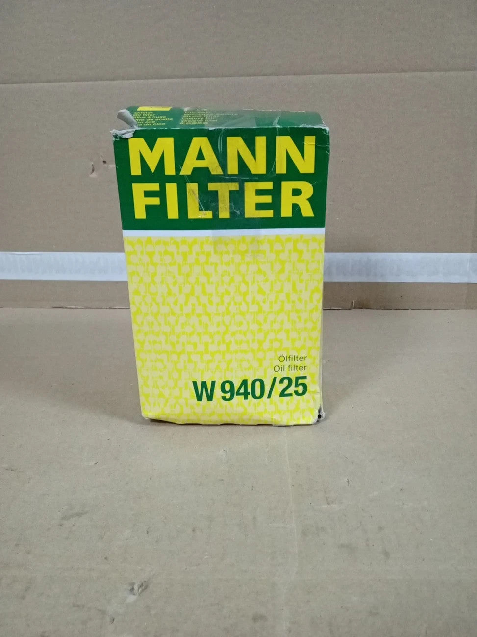 MANN FILTER W 940/25 Oil Filter Cars Transporters Car Replacement Part Black