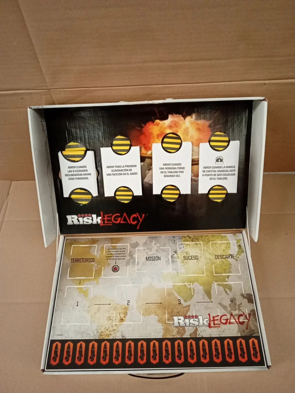 Hasbro Gaming Risk Legacy Board Game 6 Players Ages 15+ Cardboard Papier New
